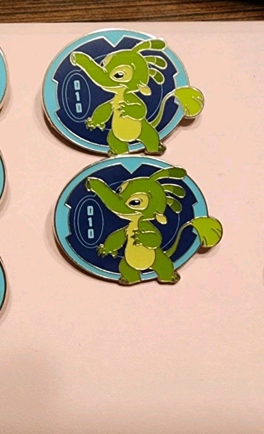 Disney Parks 2025 Stitch Experiment 626 Mystery Pin Felix 010 Limited Edition