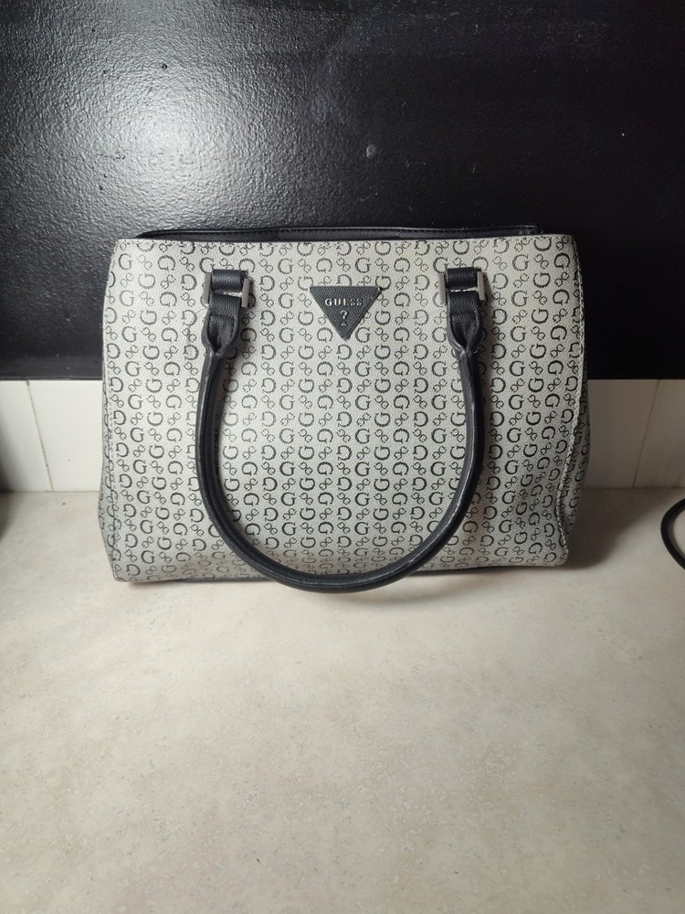 Authentic Guess Handbag Great Condition NWOT