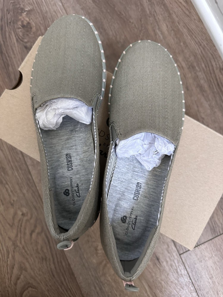 CLOUDSTEPPERS by Clarks Womens Size 6 M Olive Slip On Casual Soft Cushion Shoes