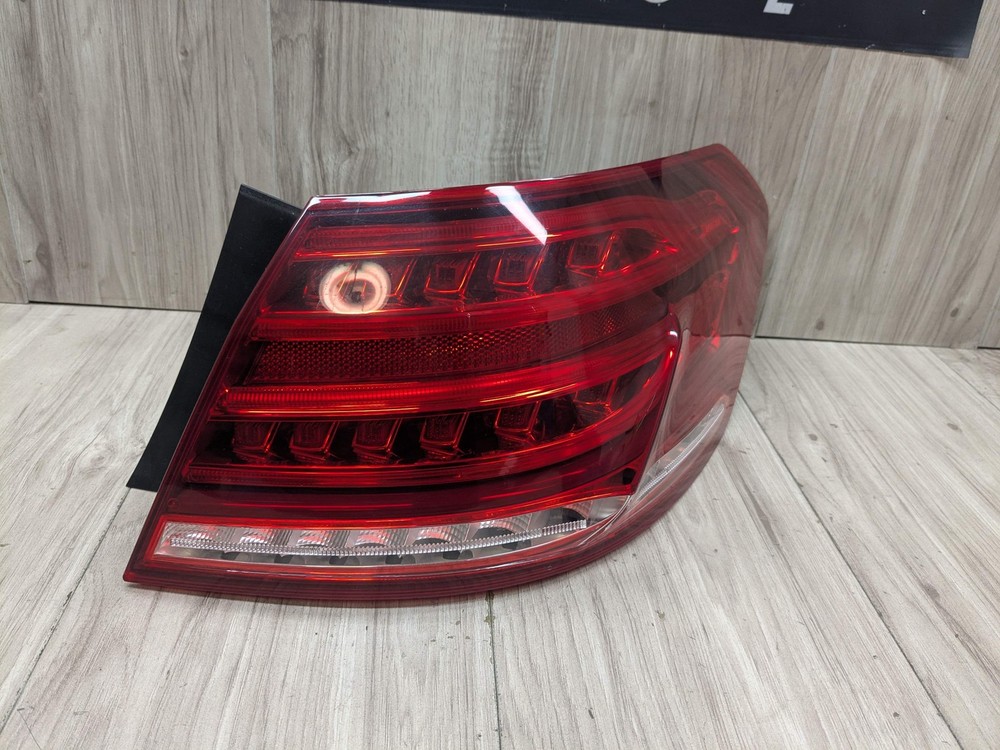 14-16 OEM Mercedes W212 E350 E550 Sedan Right Passenger Side Outer LED Taillight