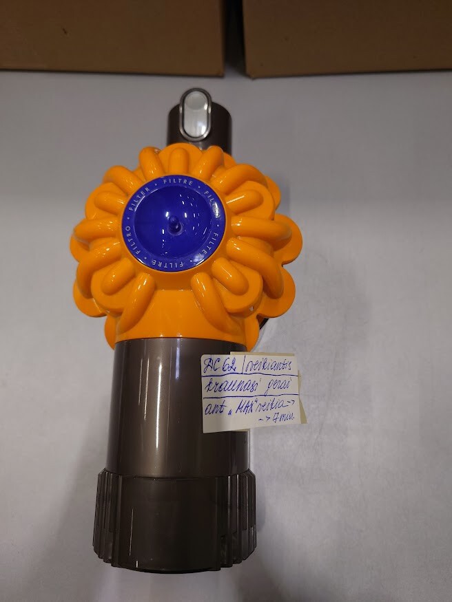 Dyson DC62 Vacuum - Used, Weak Battery, No Accessories