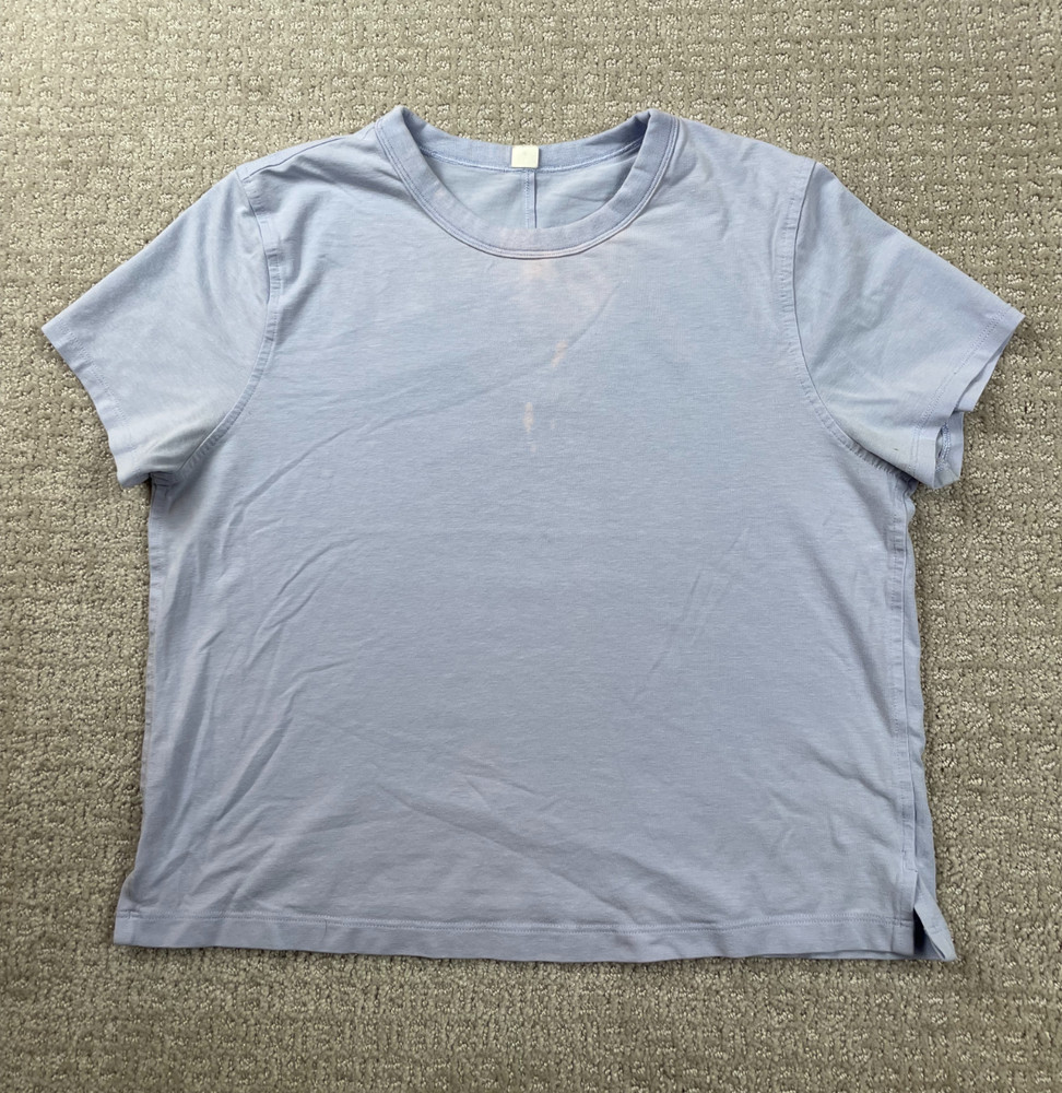 Lululemon T Shirt Womens Size 4 Pastel Blue Short Sleeve Tee Gym Workout Casual