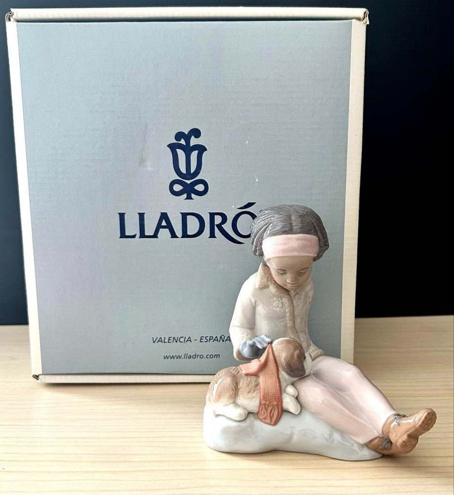 Lladro 8169 Are You Cold Winter Whimsy Figurine Mint in Original Grey Box