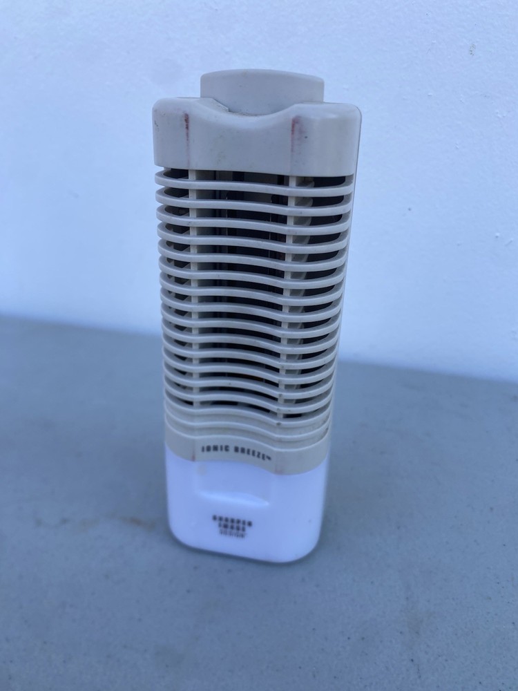 Sharper Image Ionic Breeze Air Purifier Cleaner Wall Plug SI626 SI628 Nite Light