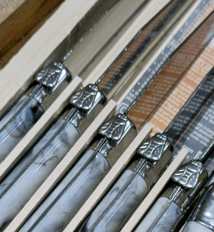 Laguiole Light Horn Serrated Steak Knife Set of 6 Pieces