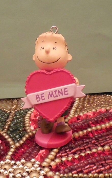 HALLMARK Happiness is PEANUTS All Year Long LINUS'S BIG HEART Valentine NEW-image