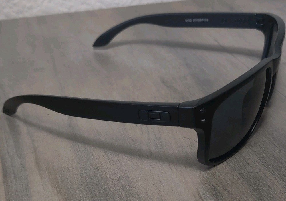 OAKLEY HOLBROOK SUNGLASSES