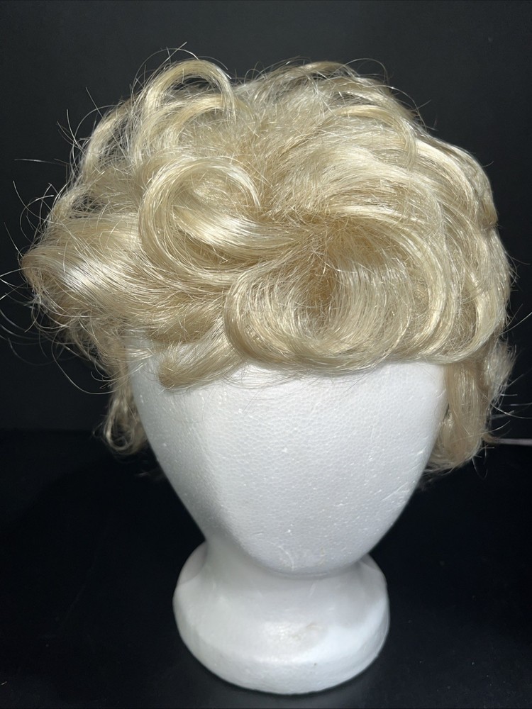 Vtg Paula Young Wig A3000 Size Average 22 Blonde Straight Short Hair Wig