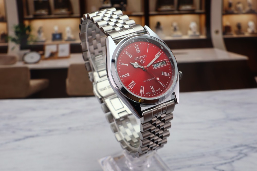 Vintage Seiko 5 Automatic Day- Date  Japan 7009A  Men's Wrist Watch
