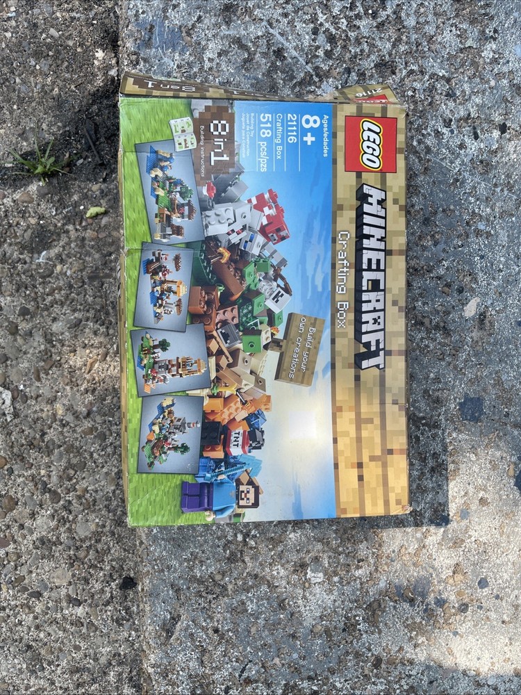 LEGO Minecraft Crafting Box 21116 with 518 Pieces New