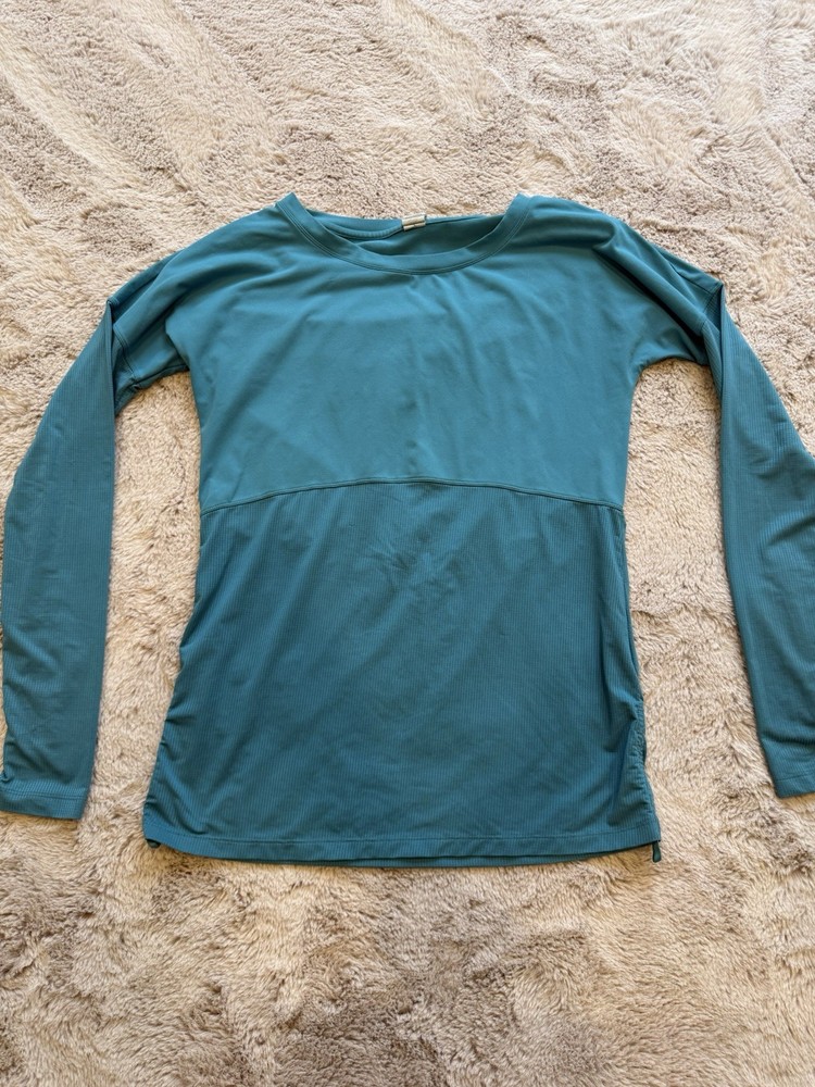 Women’s Size Medium Long Sleeve Fabletics Top - Teal