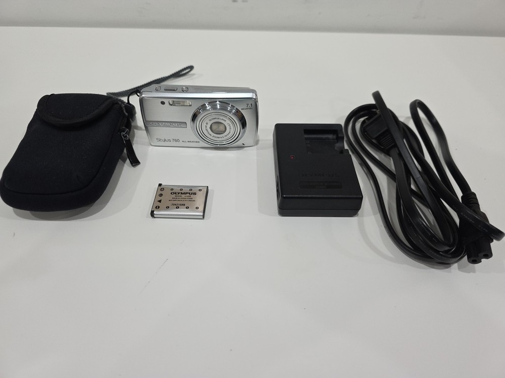 Genuine Olympus Stylus 760 All-Weather 7.1 Megapixel Digital Camera - FOR PARTS