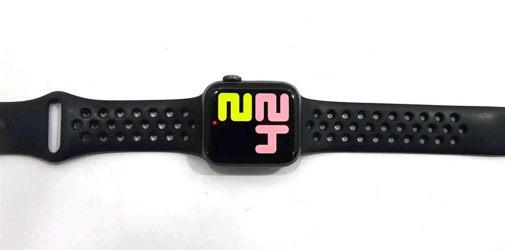 Apple Watch Series 4 GPS 40mm Aluminum Case A1977 in Black