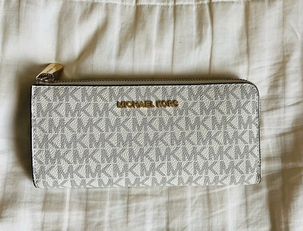 New Michael Kors Jet Set Travel Large Logo Quarter-Zip wallet Vanilla