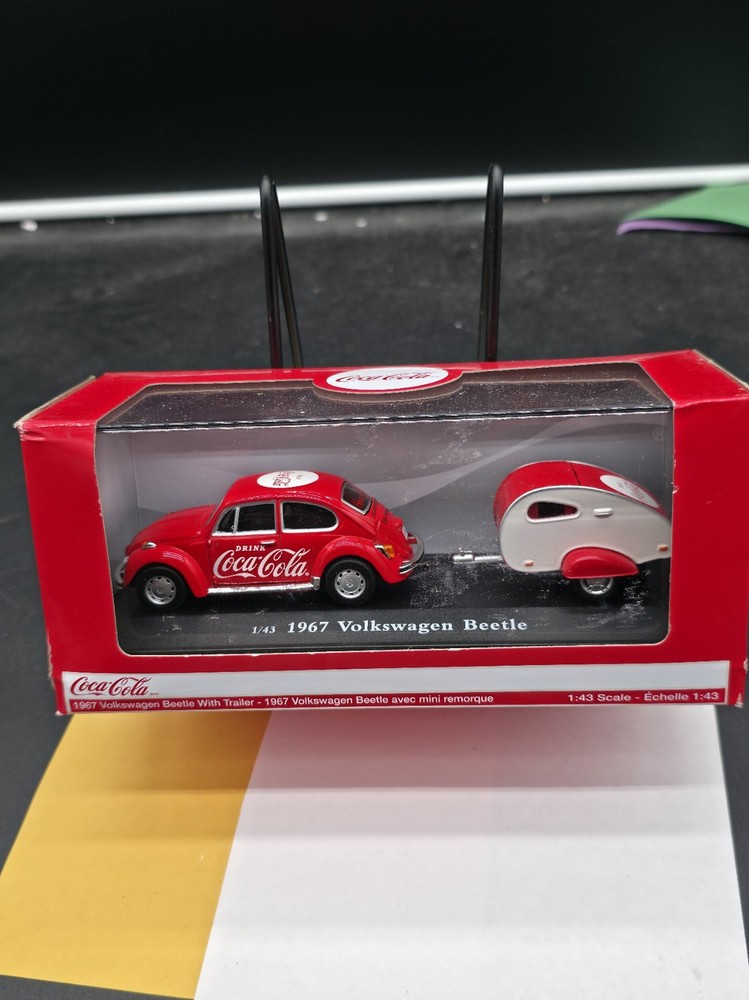 Coca-Cola 1:43 1967 Volkswagen Beetle Red & Teardrop Trailer Model Car 440032