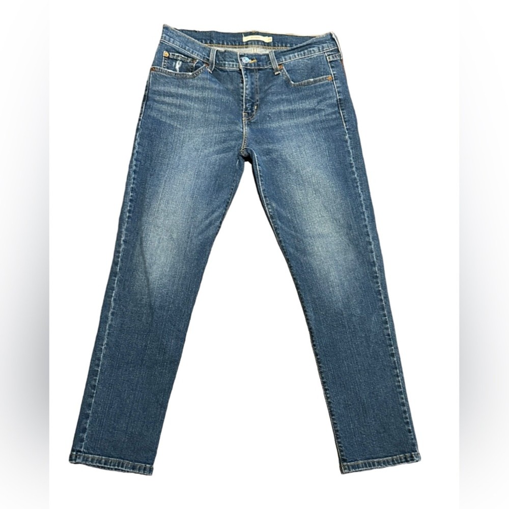 Levi’s Boyfriend Fit Jeans in a Womens Size 28 x 26 Cotton Elastin Blend