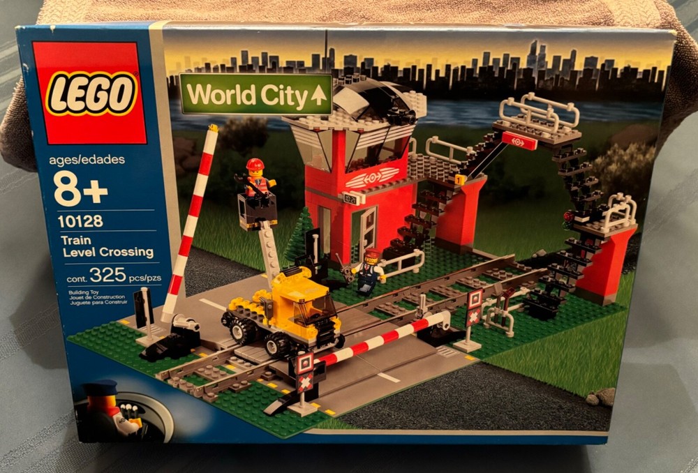Lego 10128 Train Level Crossing 2003 Retired Brand New Sealed