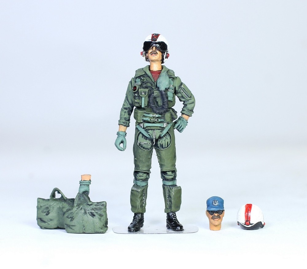 PreSale US Navy Top Gun Pilot (for F14, F-18, A-7, A-6) 1:32 Pro Built Model-image