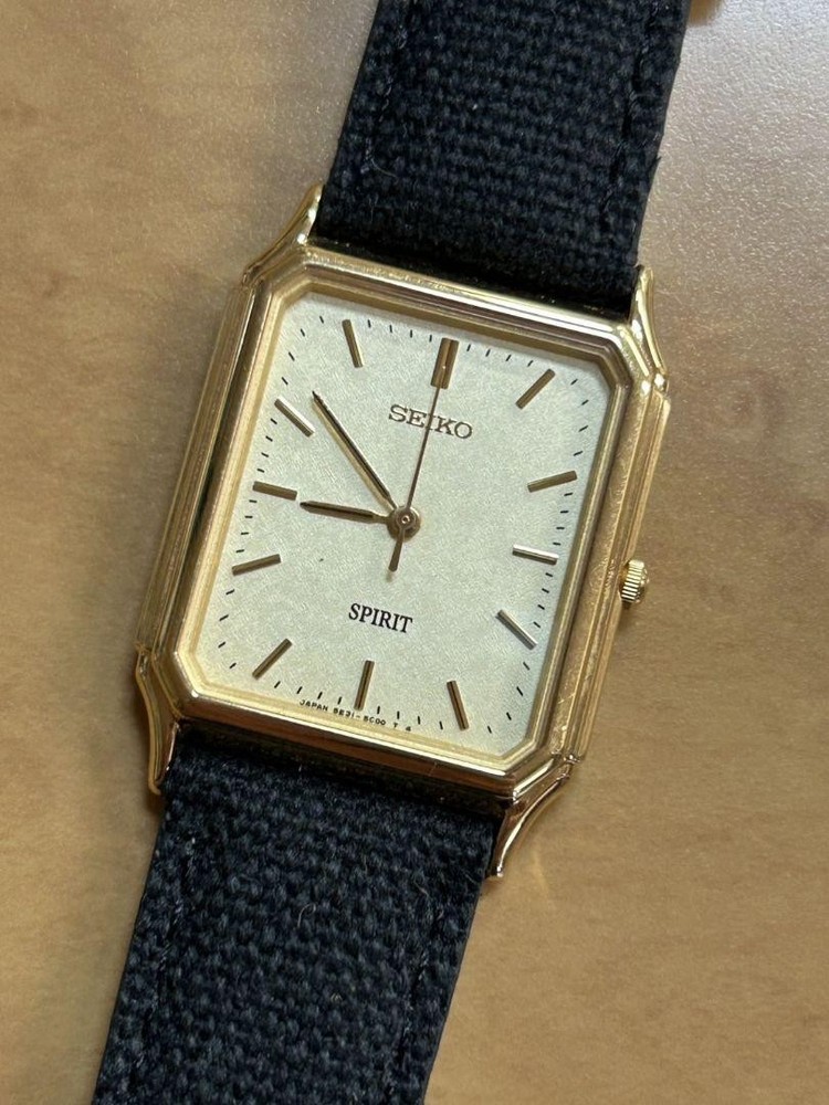 Seiko Spirit Automatic Watch with Classic Elegance and Precision