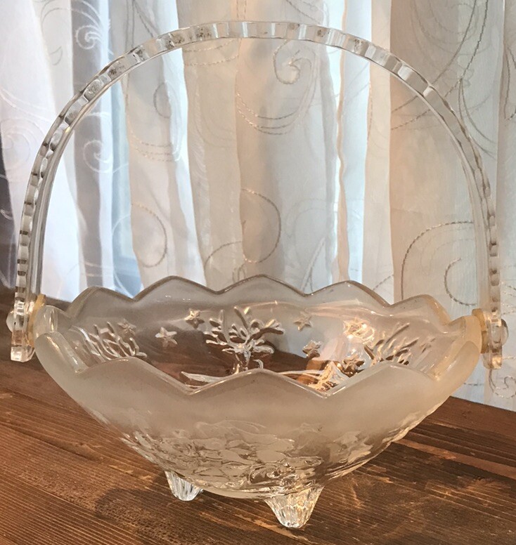 Vintage Mikasa Glass Santa+Reindeer With Removable Lucite Handle 7-1/4” Diameter