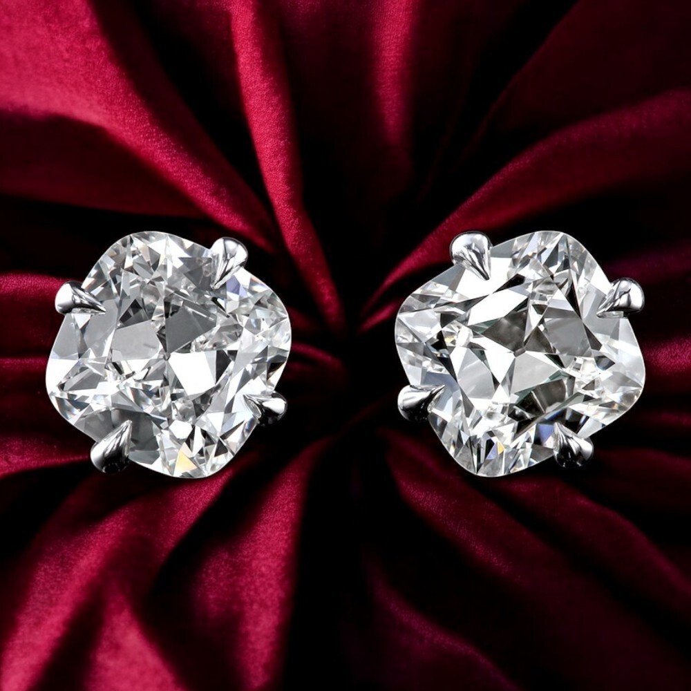 18K White Gold Certified Lab Created 0.80 Ct Cushion Cut Diamond Stud Earring