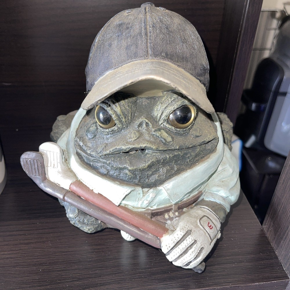 Homestyles Toad Hollow Golfer Garden Statue with Club Ball and Hat 94065