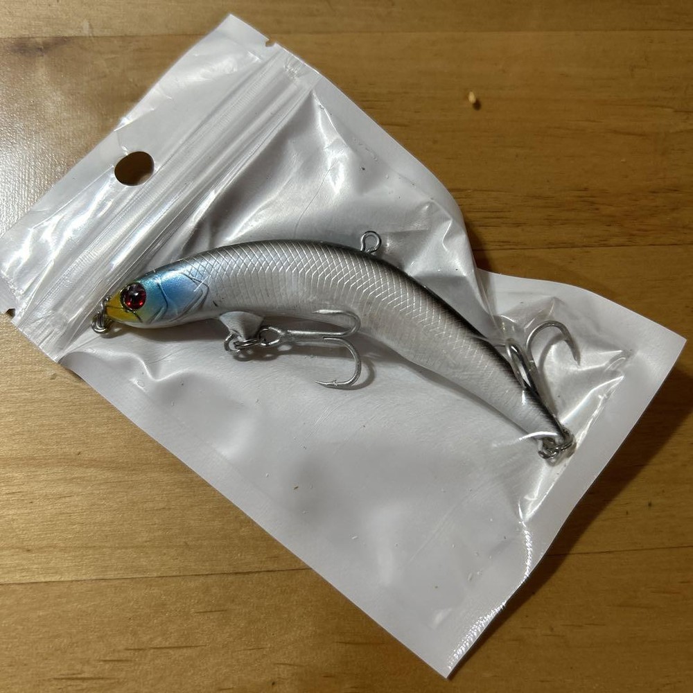 Jackall Twitchy Fishing Lure for Precision Casting and Strikes