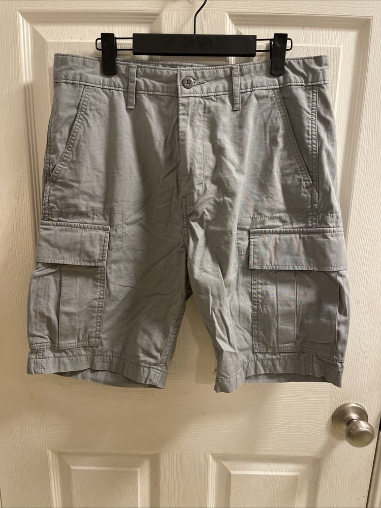 Levi's Cargo Shorts Men's Size 34 Green Flat Front Cargo Pocket Shorts