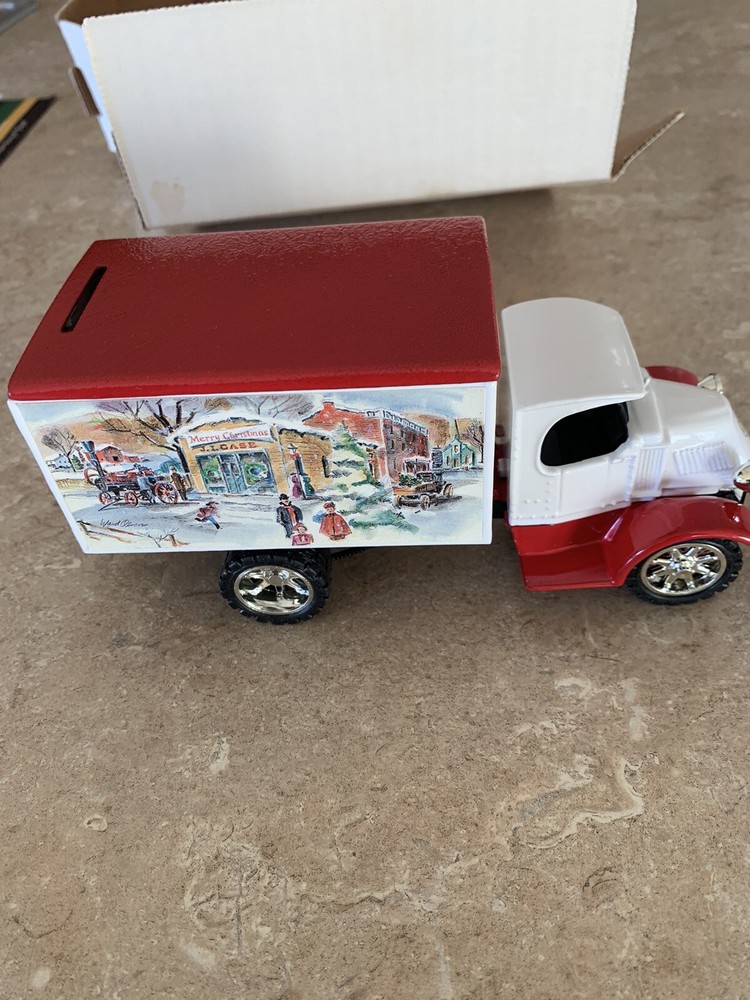 Ertl Scale Models-1935 Mack Freight Bank 