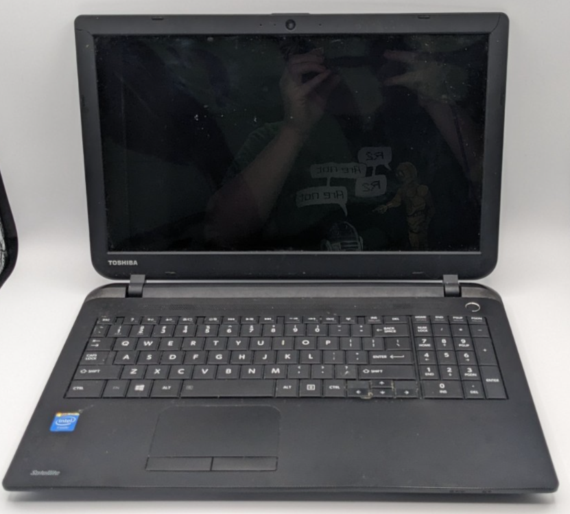 TOSHIBA Satellite C55-B5240X Intel Celeron NO HDD NO RAM FOR PARTS