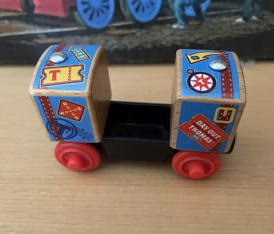2018 Fisher-Price Wooden Thomas Train Day Out Coach - Great Condition-image