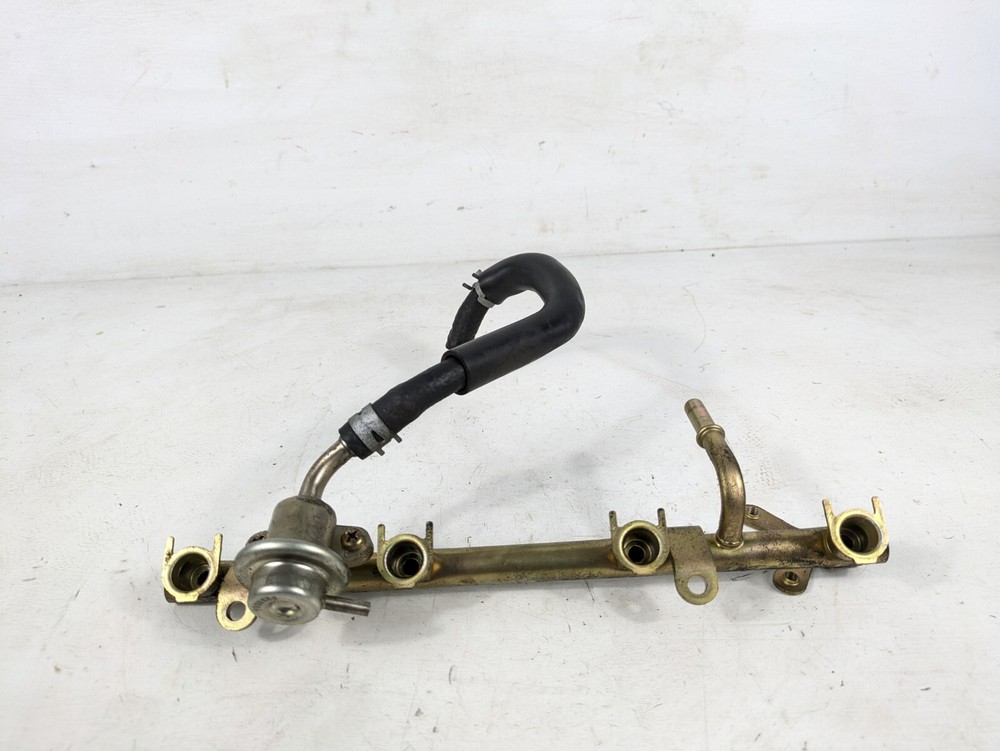 2004-2006 Yamaha YZF R1 Throttle Body Fuel Injector Rail Line