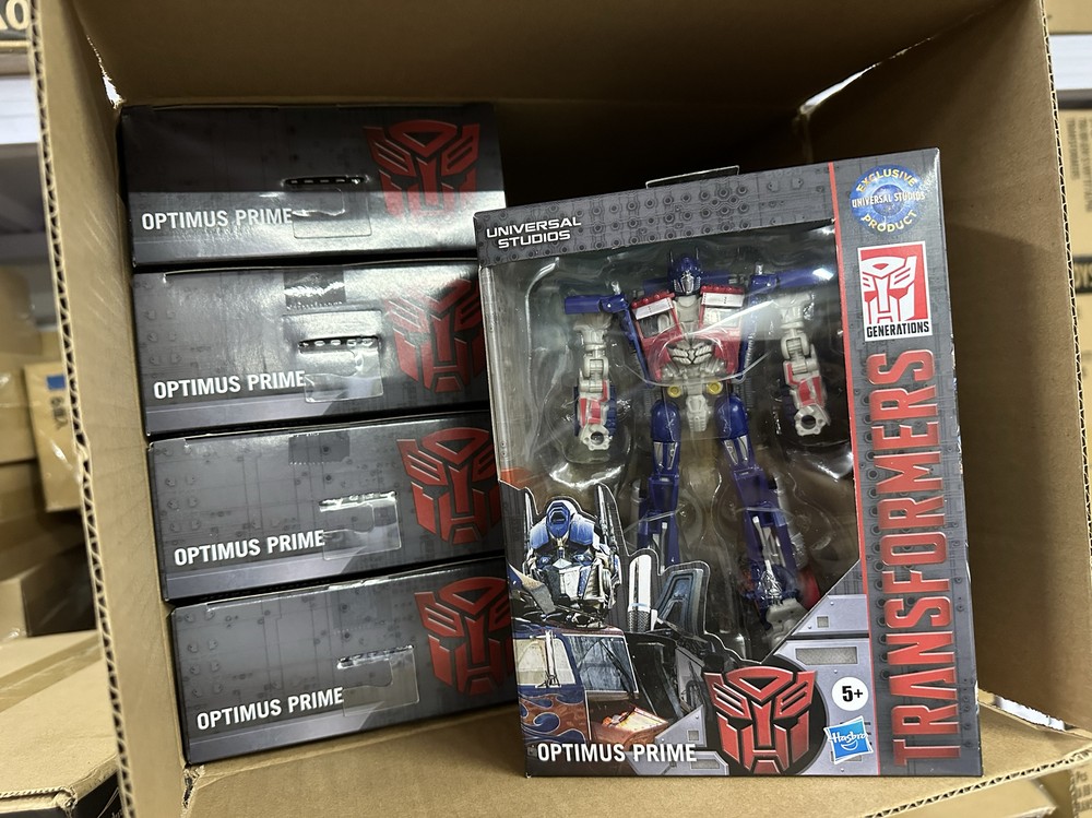 Hasbro Transform OPTIMUS PRIME UNIVERSAL STUDIOS GENERATIONS action figure Toy
