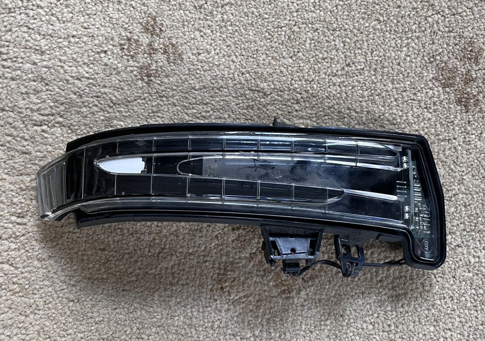 GENUINE MERCEDEZ WING MIRROR INDICATOR LEFT PASSENGER SIDE .