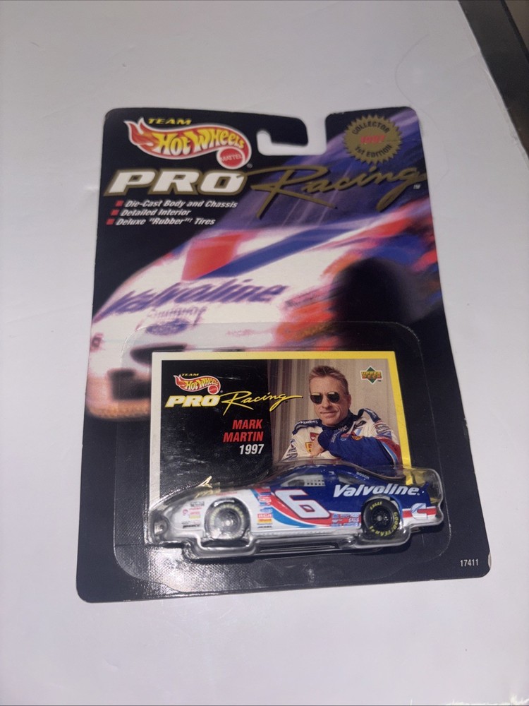 1997 Hot Wheels Pro Racing Nascar Mark Martin #6 Valvoline 1:64 Die Cast