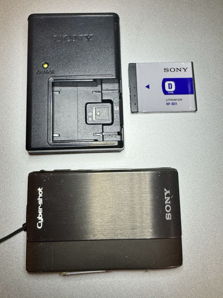 SONY CYBER-SHOT EXMOR 10.2 MEGAPIXELS DSC-TX1  GRAY COLOR,PRE-OWNED BROKEN PARTS