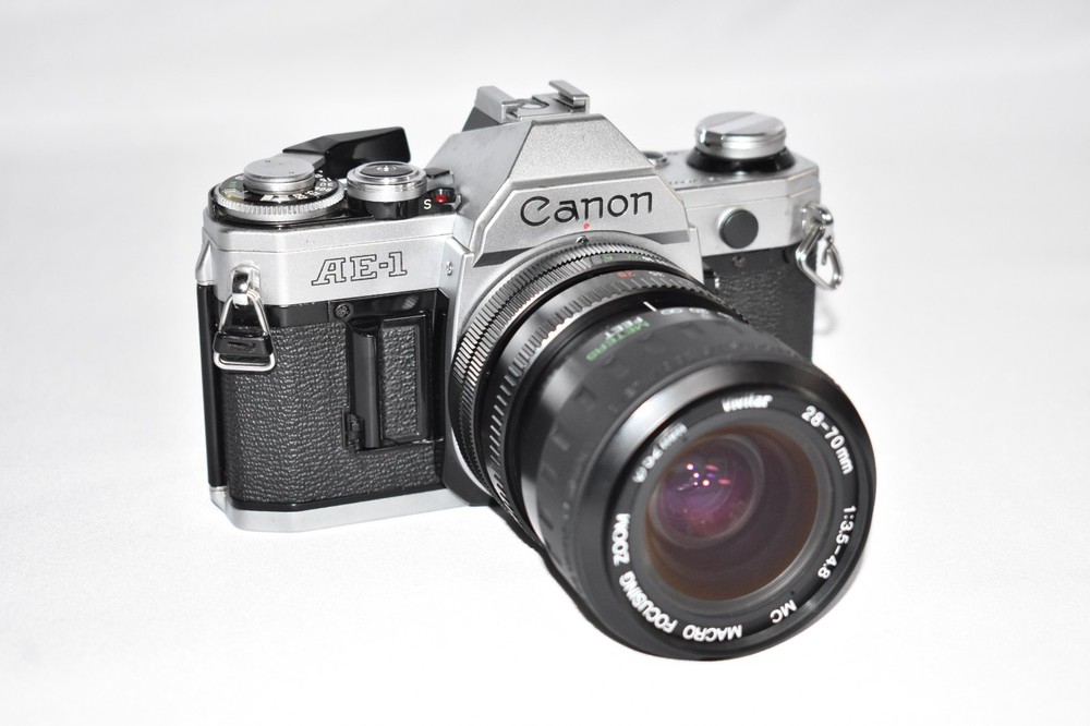 Canon AE-1 w/ Vivitar 52mm Macro Focusing Zoom Lens - Working