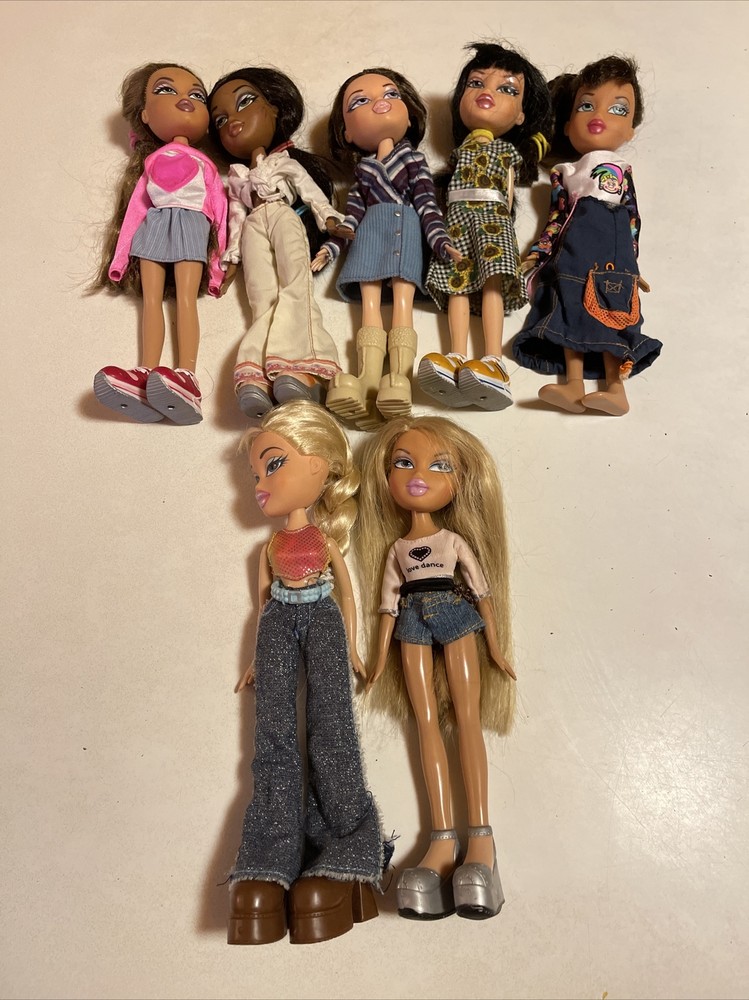 Vintage 2001 MGA Bratz Dolls Lot of 7 Collectible Toys