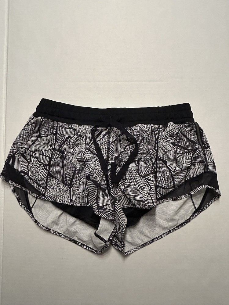 Lululemon Hotty Hot Shorts Dottie Tribe White Black Size 10