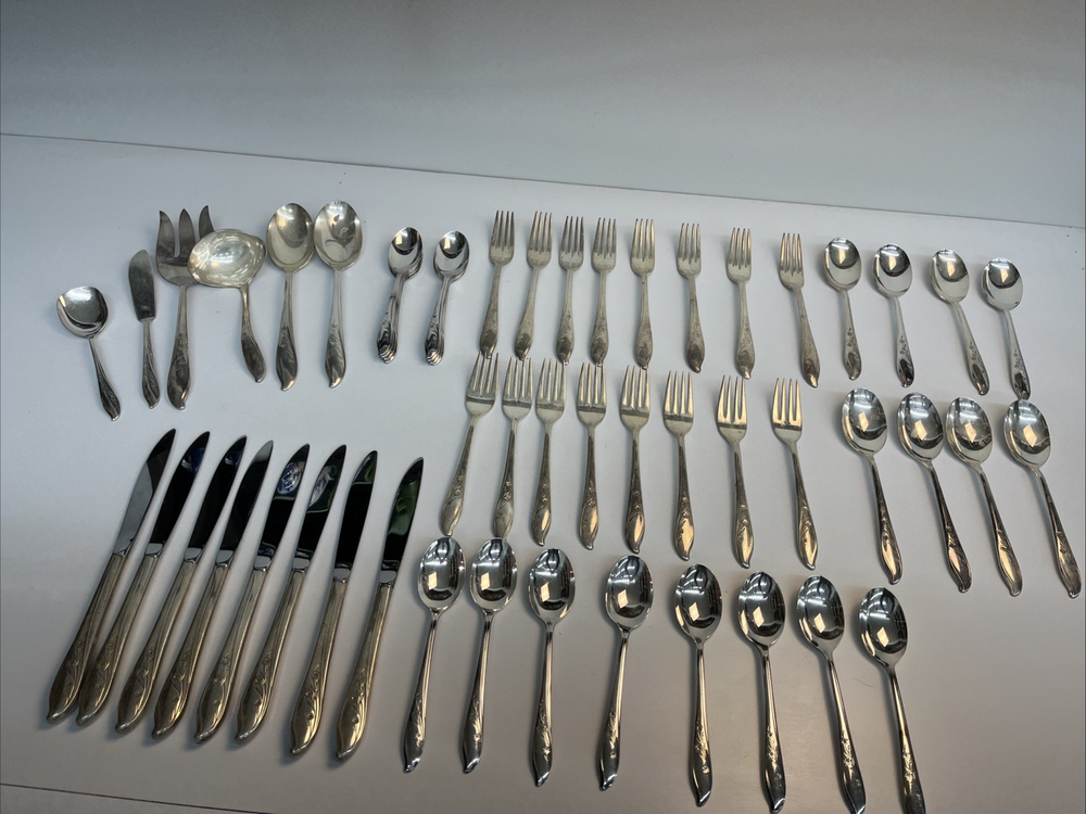 Rogers Brothers Silverplate 8-Piece Springtime Set with Extras