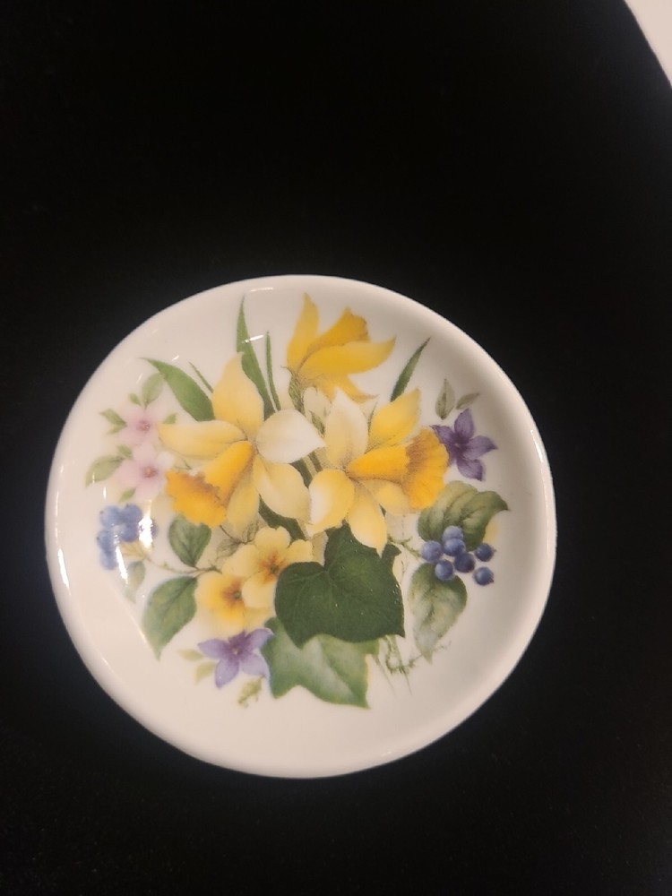 Elegant Vintage FINSBURY Floral Bone China Brooch Made in ENGLAND