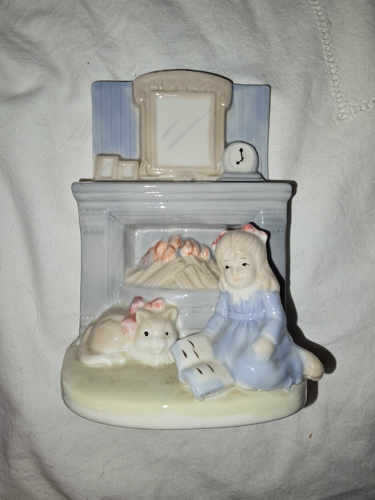 5.5-Inch Vintage Porcelain Girl Figurine with Fireplace Decoration