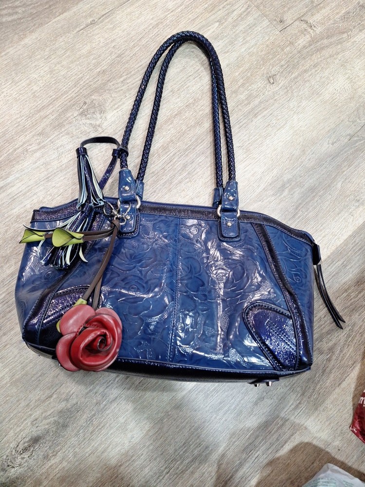 BLUE FAUX LEATHER WOMENS PURSE WITH PURSE CHARM GREAT CONDITION MEASUREMENT d