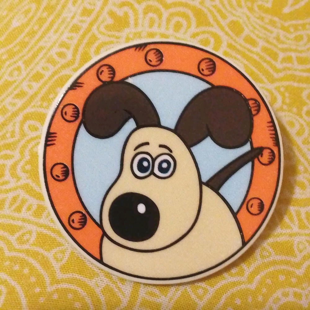 Vintage 1989 Wallace & Gromit 4cm pin badge ~ Gromit. In great condition!