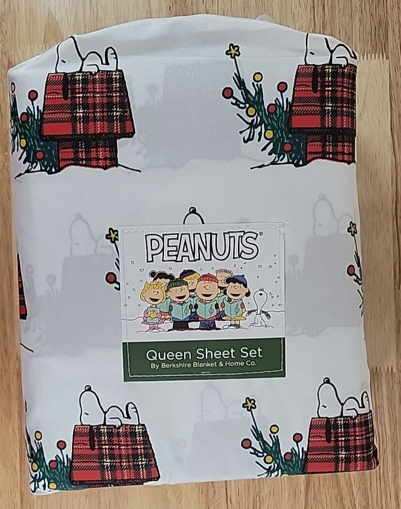 Snoopy Christmas Queen Sheet Set with Plaid Doghouse Design