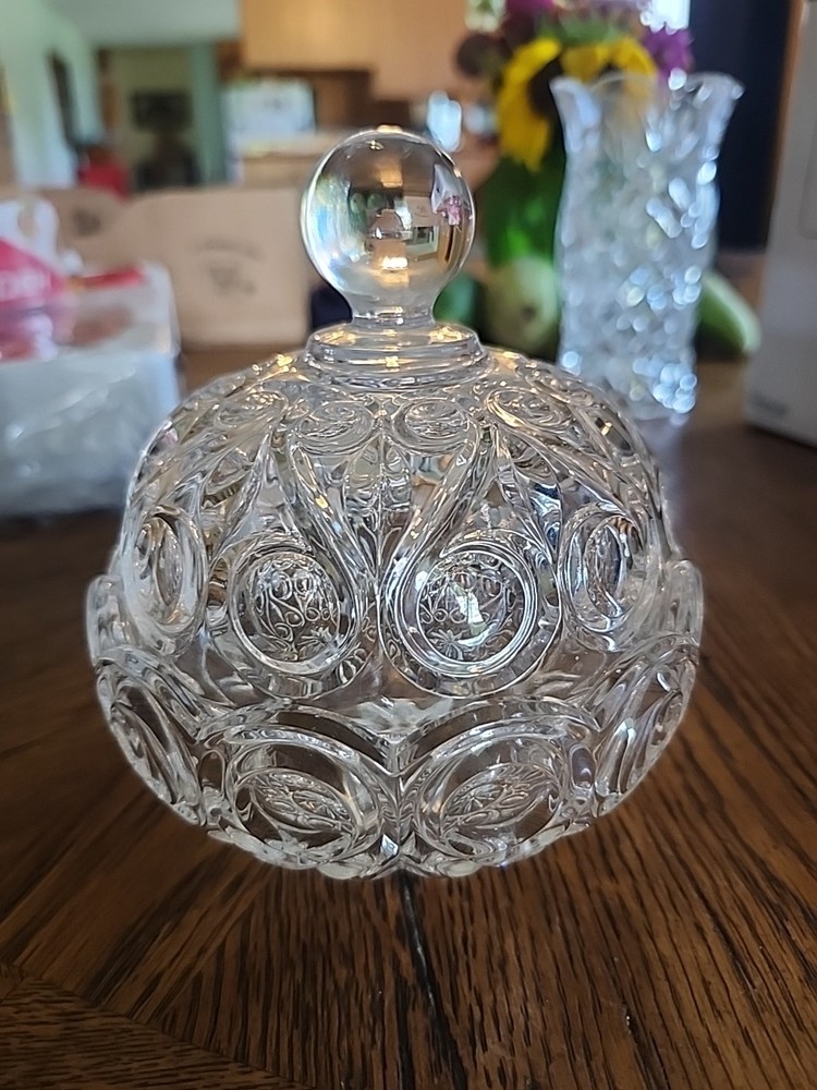 Elegant Lead Crystal Candy Dish for Luxurious Home Decor