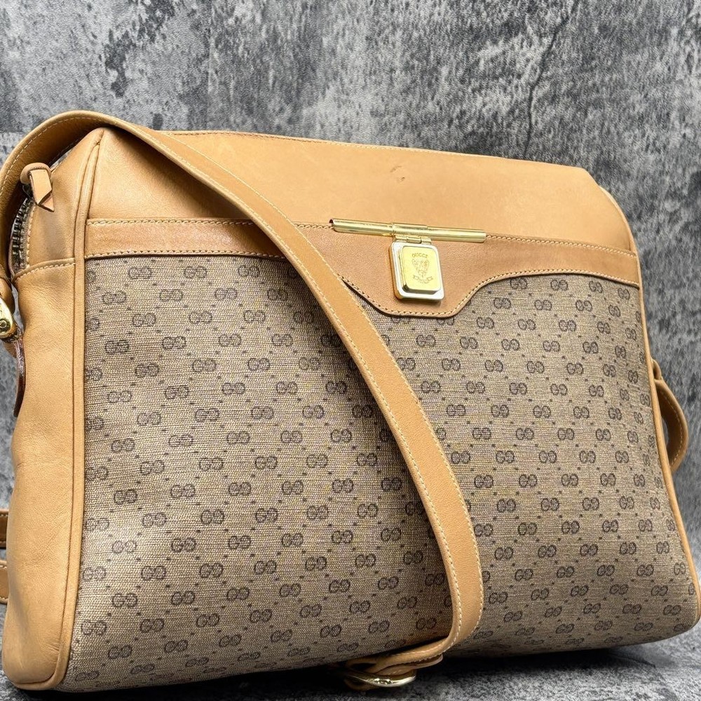 GUCCI GG beige leather shoulder bag with gold hardware imported from Japan