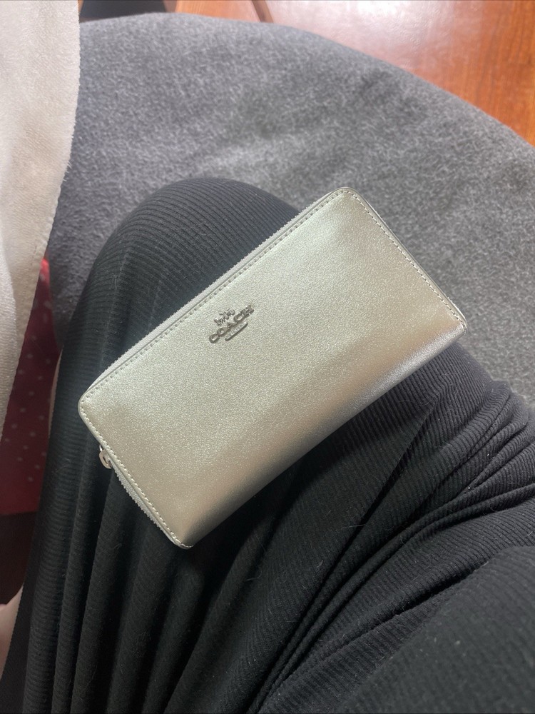 Coach Silver Leather Zip Card Wallet - NWT $290+ Value