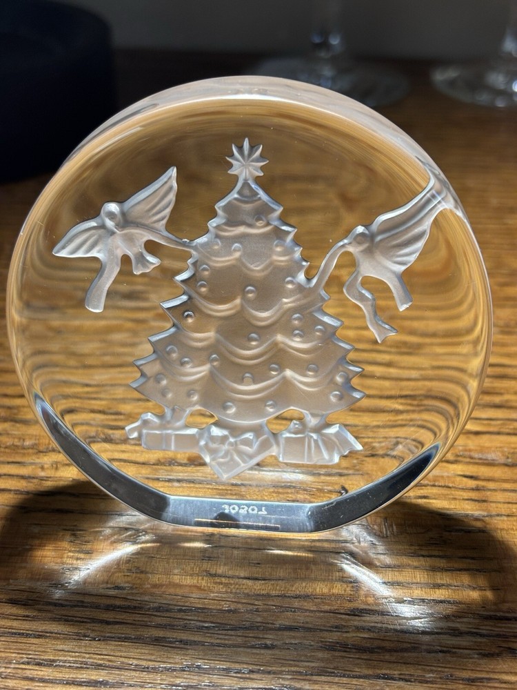 1982 Danbury Mint Crystal Glass Christmas with Doves Tree Paperweight, 3.5