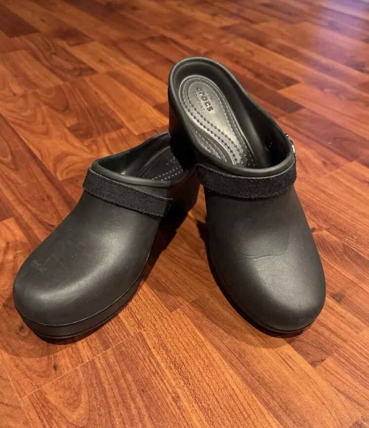 Crocs Sarah Clogs Black Size 8 Heel Mules Suede Strap Slip On Comfort